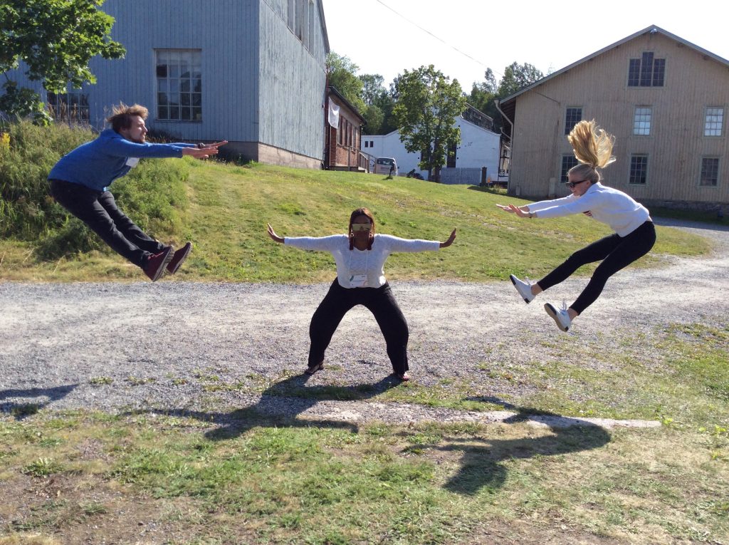 A group of team members completes a fun photo challenge during an outdoor team building activity, demonstrating their teamwork and enthusiasm. Their synchronized jumps showcase the fun, collaborative spirit of the event.